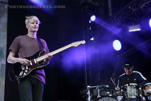 ALT-J - 2013-08-23 - SAINT CLOUD - Domaine National - Scene de la Cascade - 